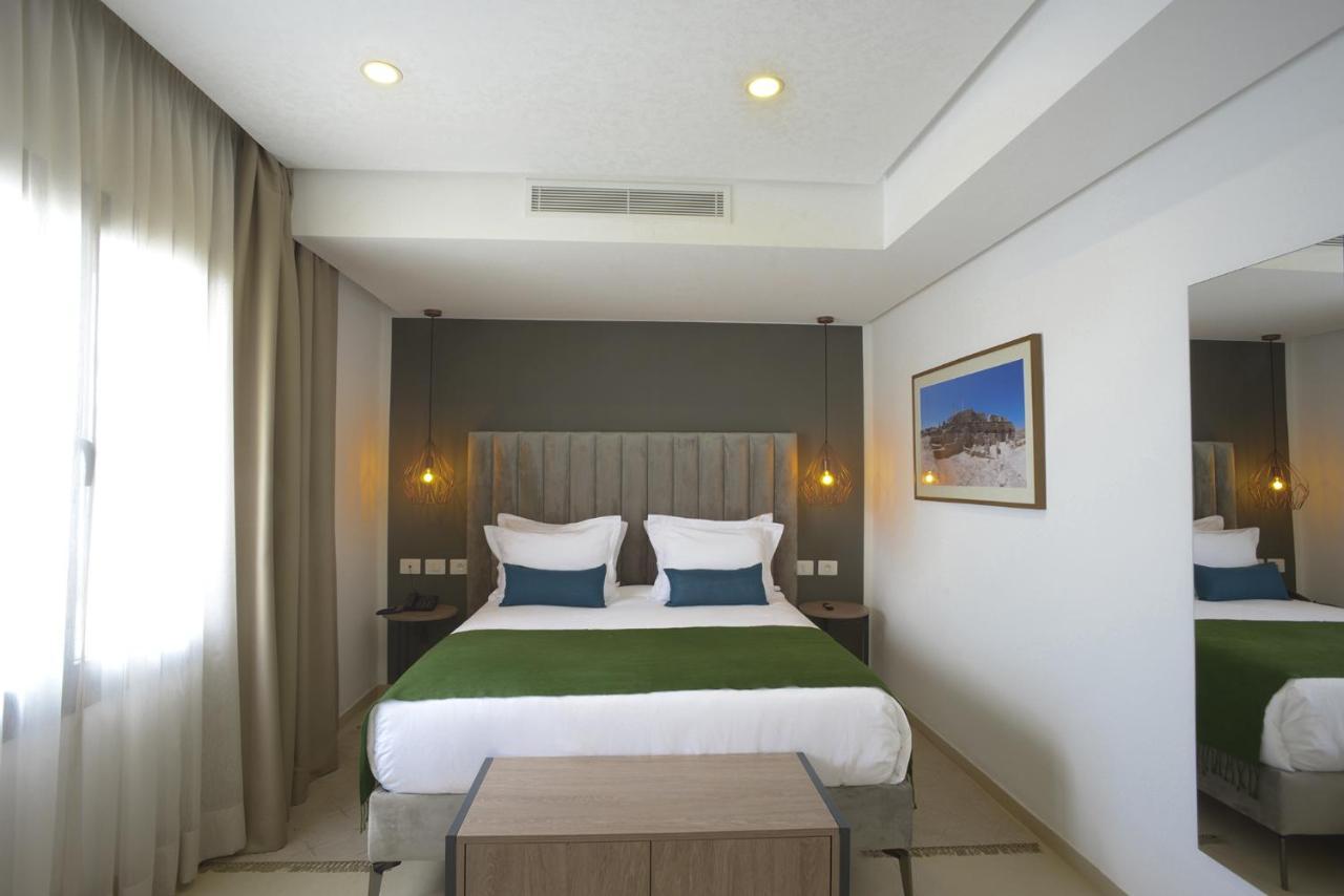 Maia Hotel Suites Tunis Exterior photo A bedroom at the hotel