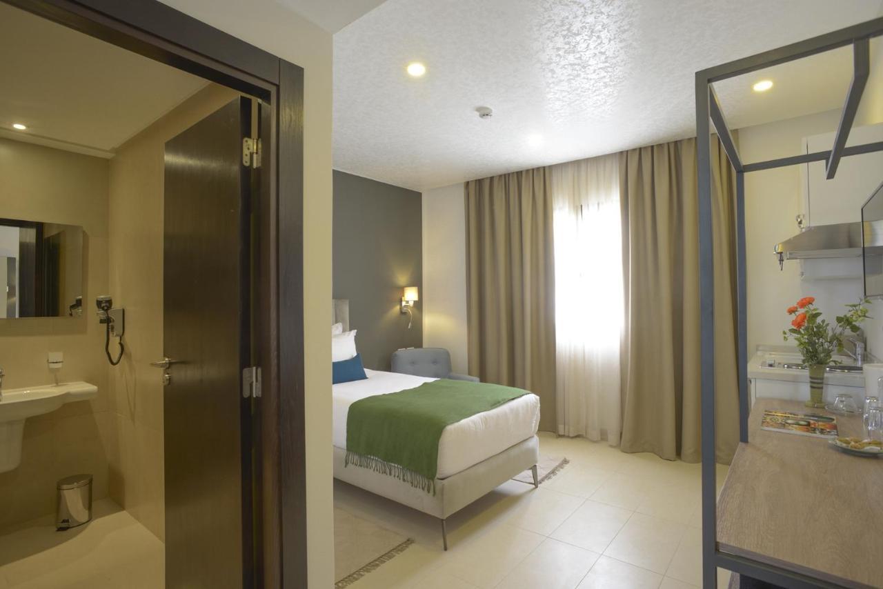 Maia Hotel Suites Tunis Exterior photo A room at the hotel