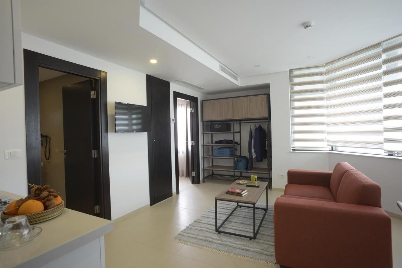 Maia Hotel Suites Tunis Exterior photo A typical apartment at the complex