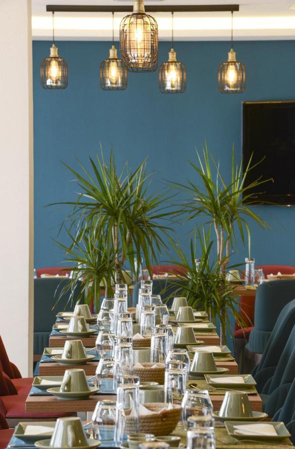 Maia Hotel Suites Tunis Exterior photo Yucca gloriosa