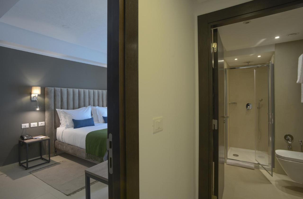 Maia Hotel Suites Tunis Exterior photo A room at the hotel